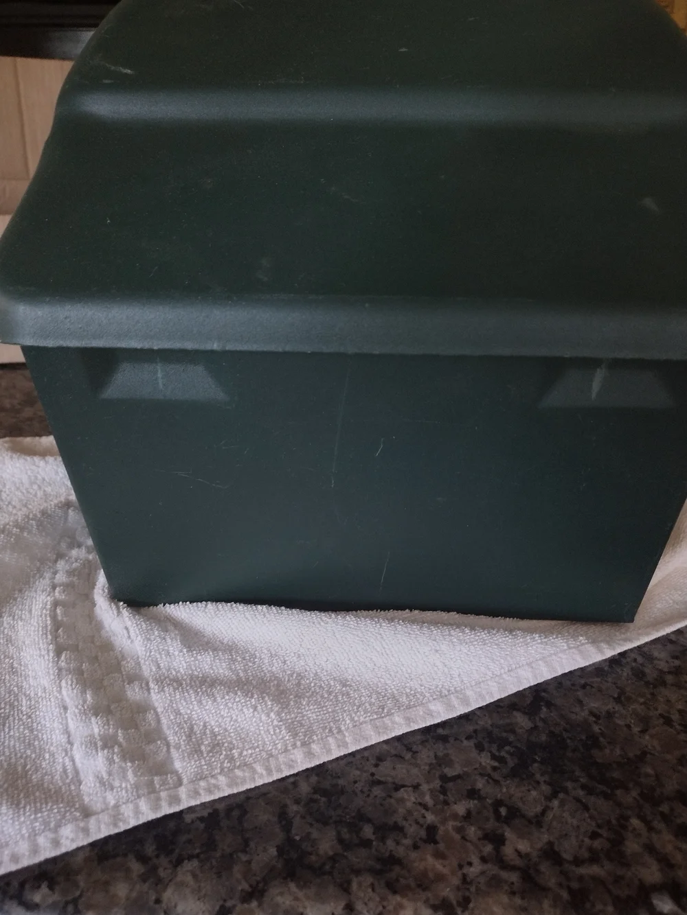 Heritage Farm Original Absilute Squireel Proof Bird Green Metal Model 7533 15 Lb